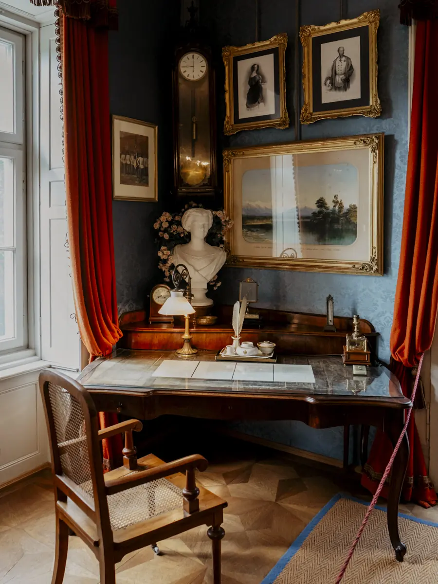 COCOtravel_Oesterreich_GrandElisabeth_ COCOtravel_Oesterreich_GrandElisabeth_BadIschl_Kaiservilla_Schreibtisch