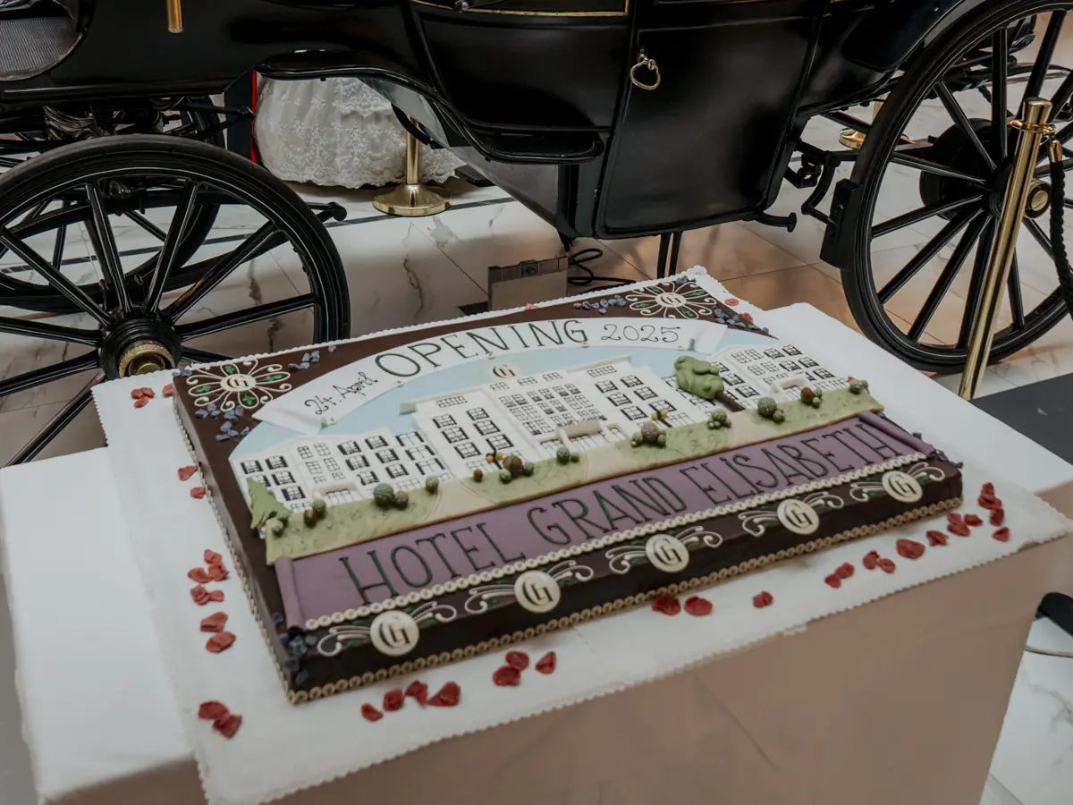 COCOtravel_Oesterreich_GrandElisabeth_ COCOtravel_Oesterreich_GrandElisabeth_Opening_Torte-178.jpg