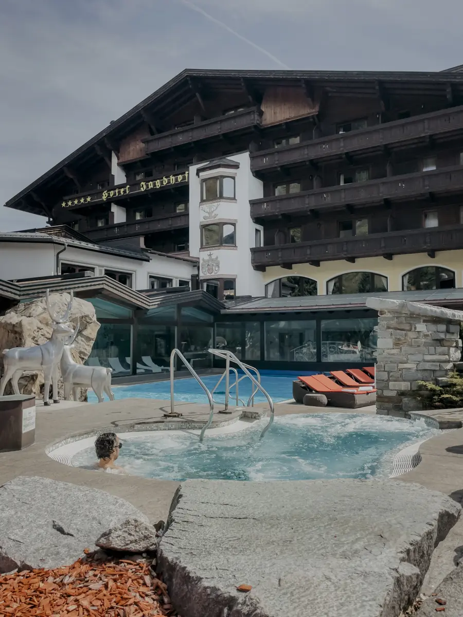 COCOtravel_Oesterreich_Jagdhof COCOtravel_Oesterreich_Jagdhof_Aussenpool.jpg