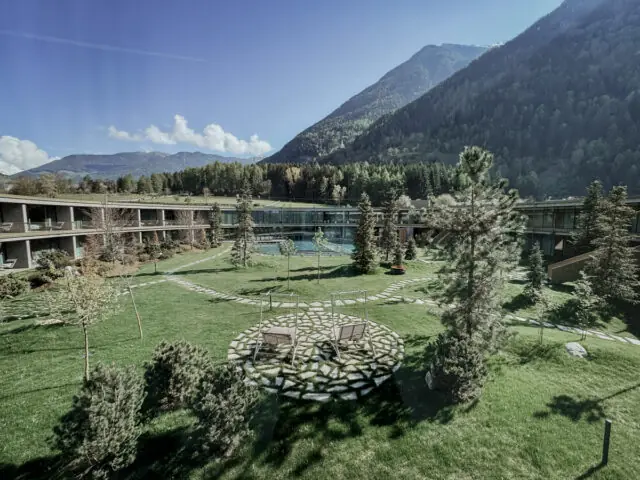COCOtravel_Suedtirol_OLM_Aussenansicht_Pool