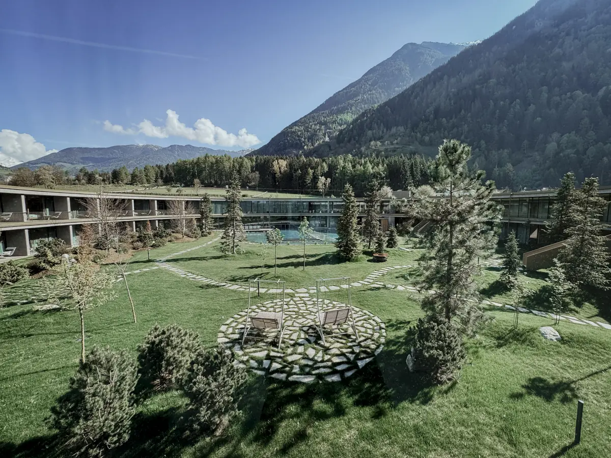 COCOtravel_Suedtirol_OLM_Aussenansicht_Pool
