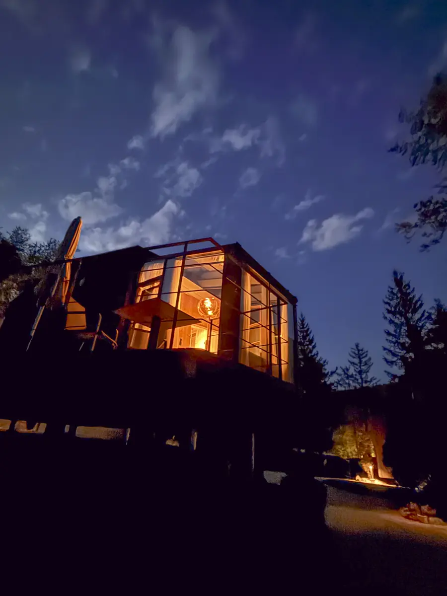 COCOtravel_Suedtirol_SkyiewChalets_Chalet_Deluxe_nachts-63.jpg