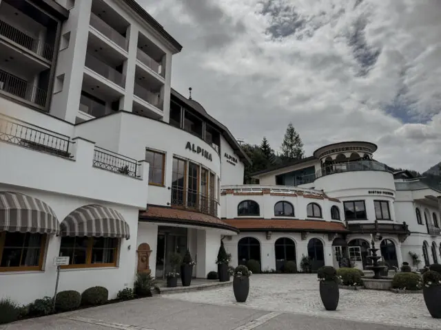 COCOtravel_Alpina_alpendorf_stjohann_aussenfassade