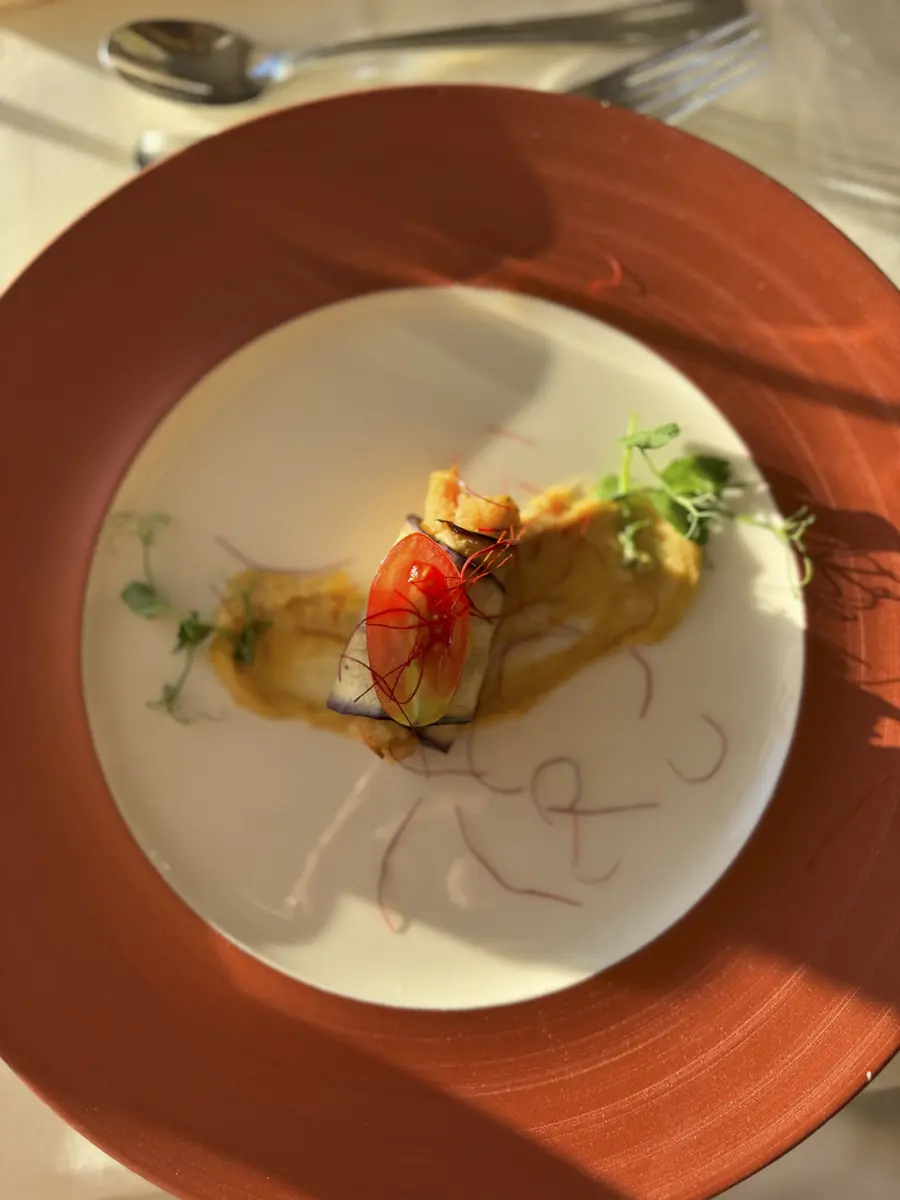COCOtravel_Alpina_alpendorf_stjohann_dinner_sonne_teller