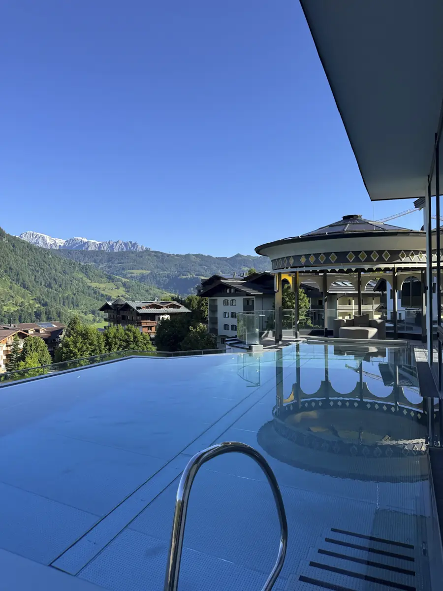 COCOtravel_Alpina_alpendorf_stjohann_rooftoppool_hoch