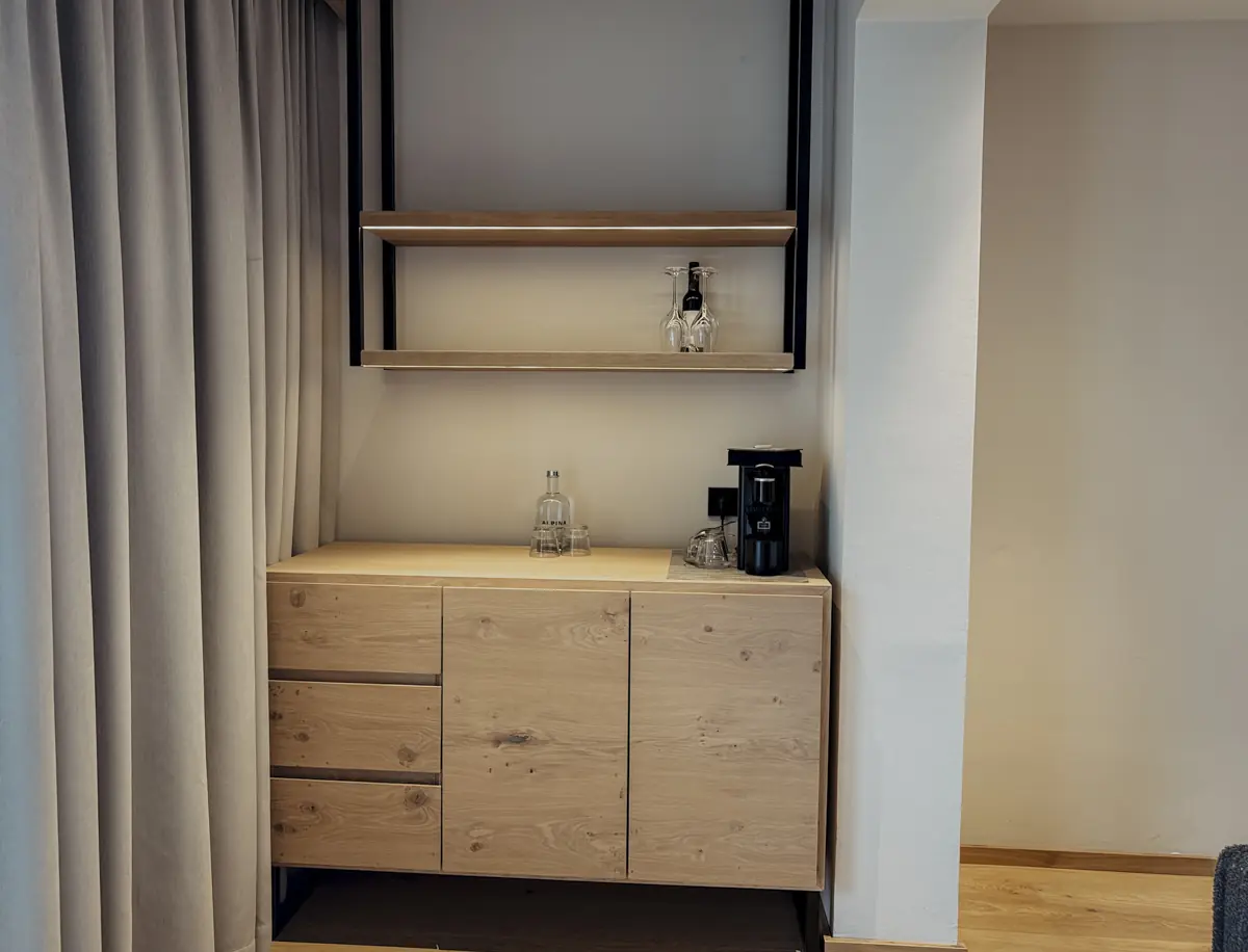 COCOtravel_Alpina_alpendorf_stjohann_zimmer_kuechenzeile