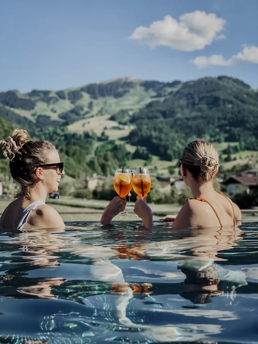 COCOtravel_Oesterreich_MariaAlm_Sepp_Pool_Aperol
