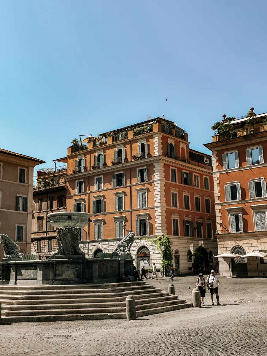 CocoTravel_Numa-Trastevere_Piazza.jpg