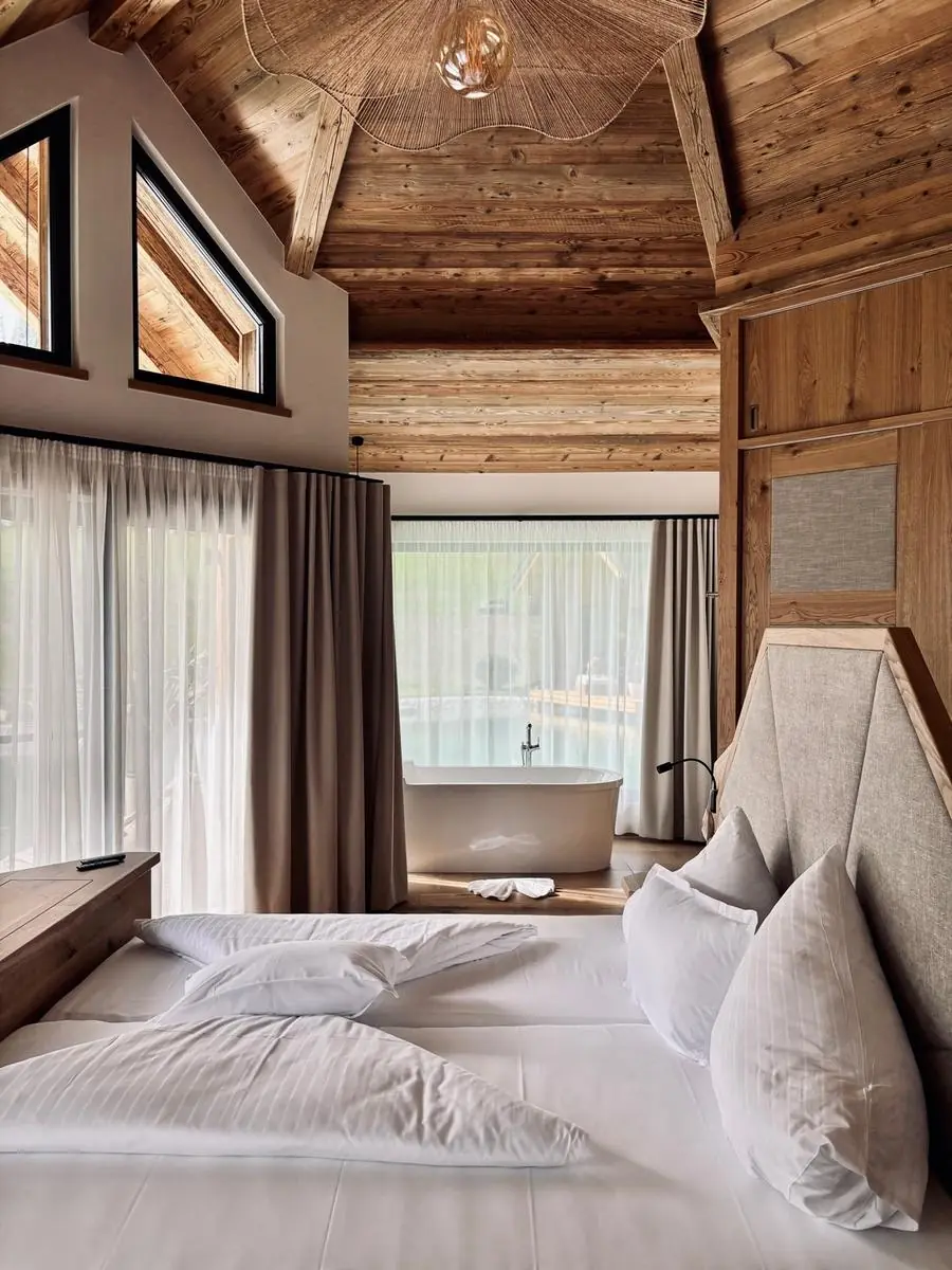 COCOtravel Rosenhof Teichlodges Zimmer Bett 3 COCOtravel Rosenhof Teichlodges Zimmer Bett 3