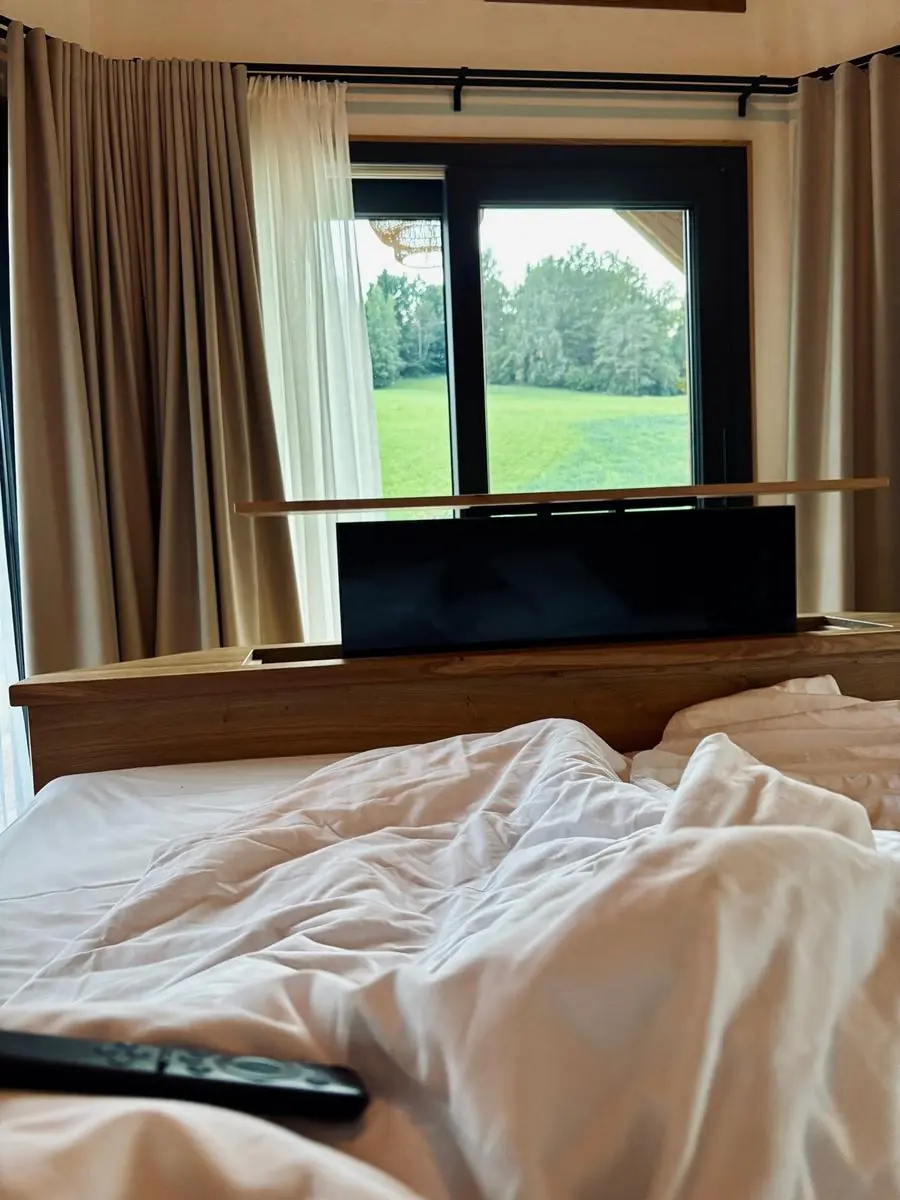 COCOtravel Rosenhof Teichlodges Zimmer Fernseher COCOtravel Rosenhof Teichlodges Zimmer Fernseher