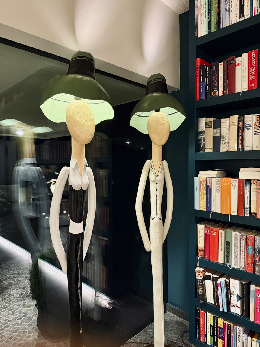 COCOtravel MignonMeran Bibliothek Skulptur 1