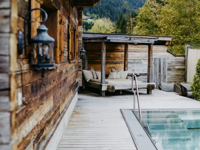 Prechtlgut Wagrain Salzburger Land Außenansicht mit Pool