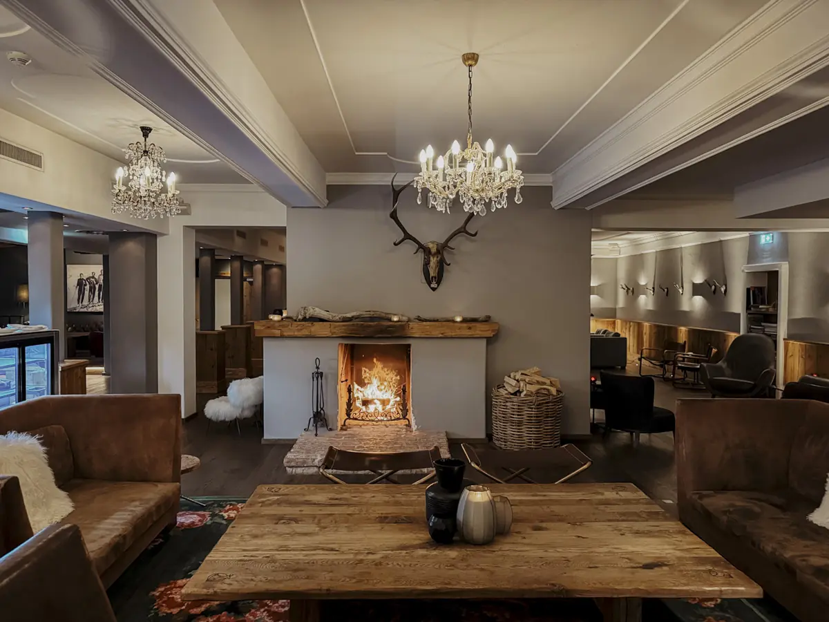 COCOtravel Oesterreich Kitzbuehel Kitzhof Lobby Kamin 2