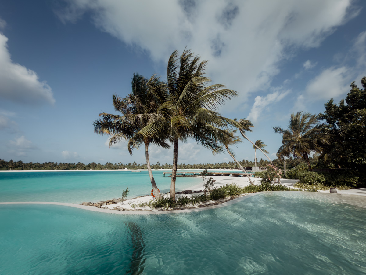 COCOtravel Patina Malediven Pool FariMarinaVillage 1