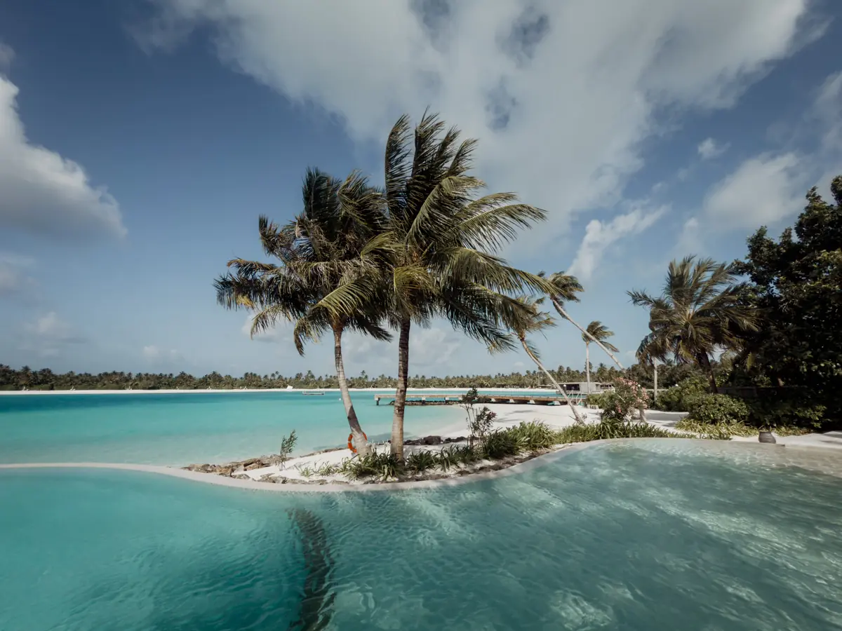 COCOtravel Patina Malediven Pool FariMarinaVillage 1