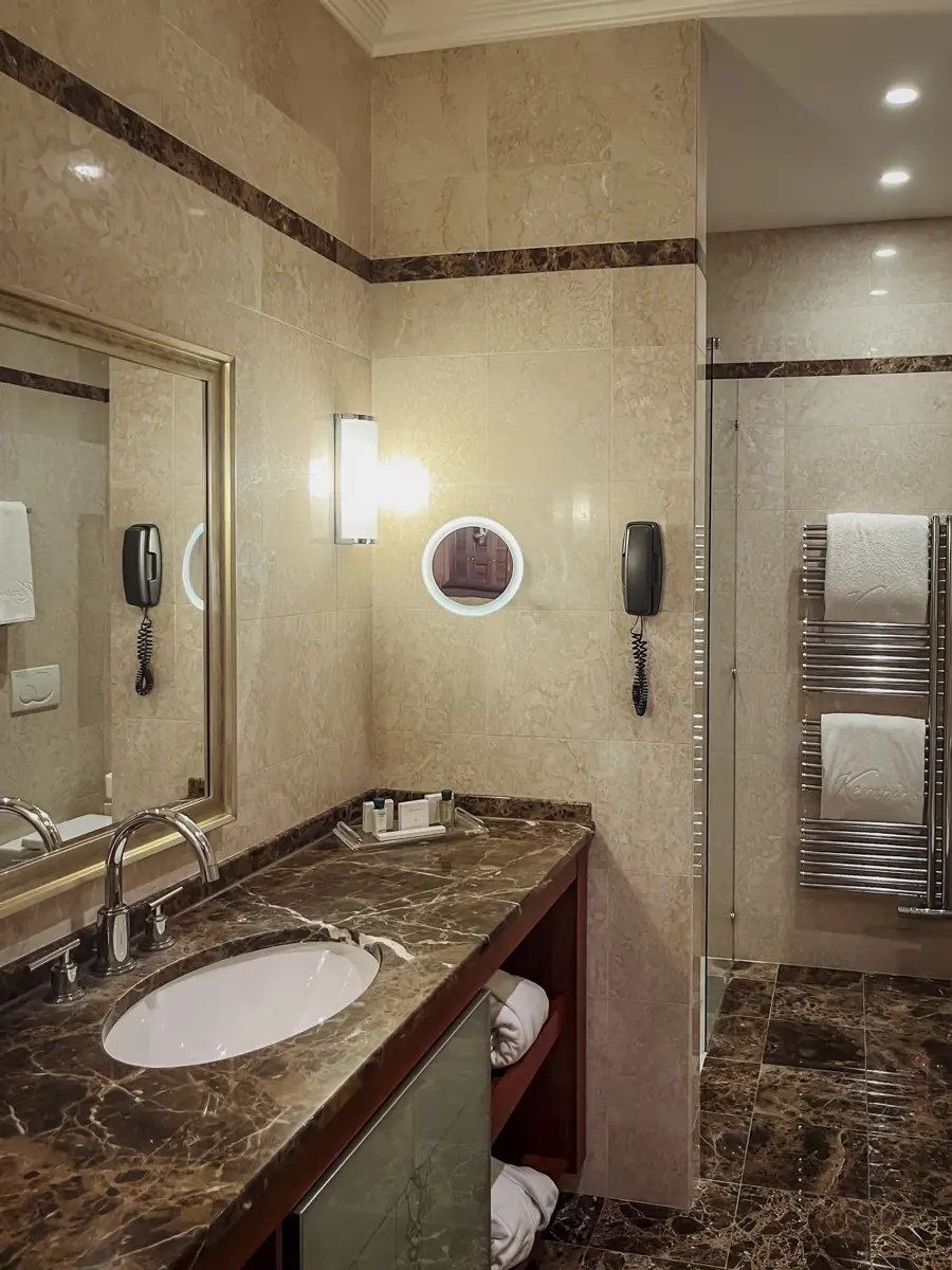 COCOtravel Slowenien Portoroz Kempinski Palace Zimmer Badezimmer COCOtravel Slowenien Portoroz Kempinski Palace Zimmer Badezimmer