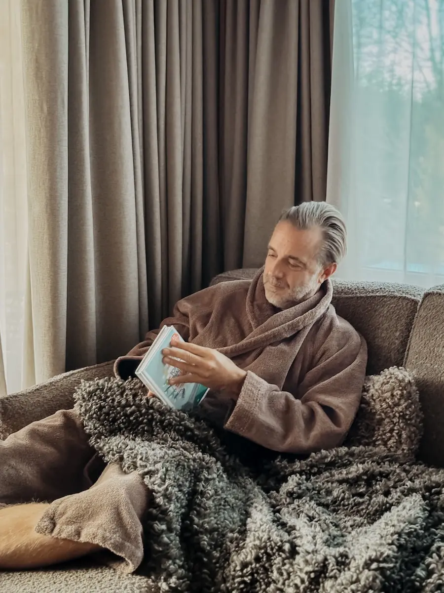 hoch andi couch detail COCOtravel lakeside walchsee