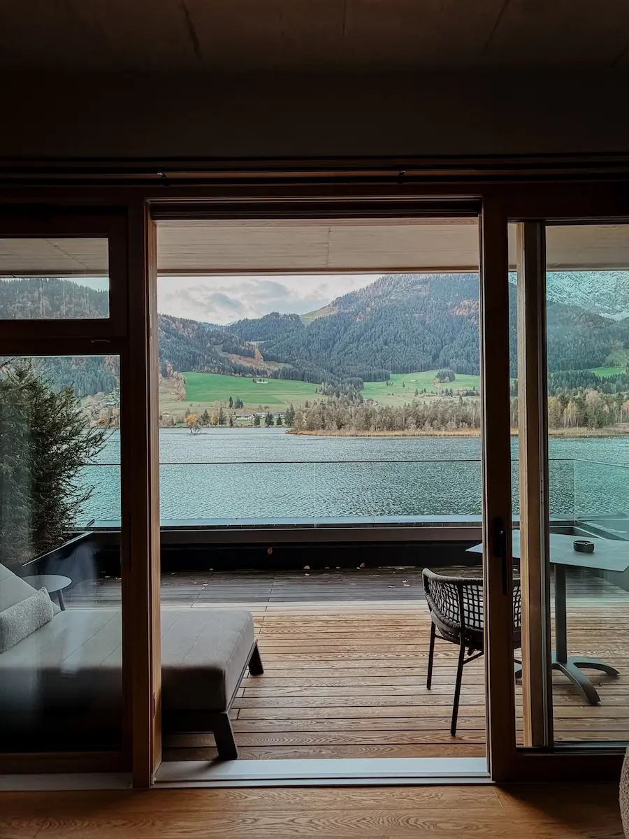 hoch ausblick auf see vom bett COCOtravel lakeside walchsee