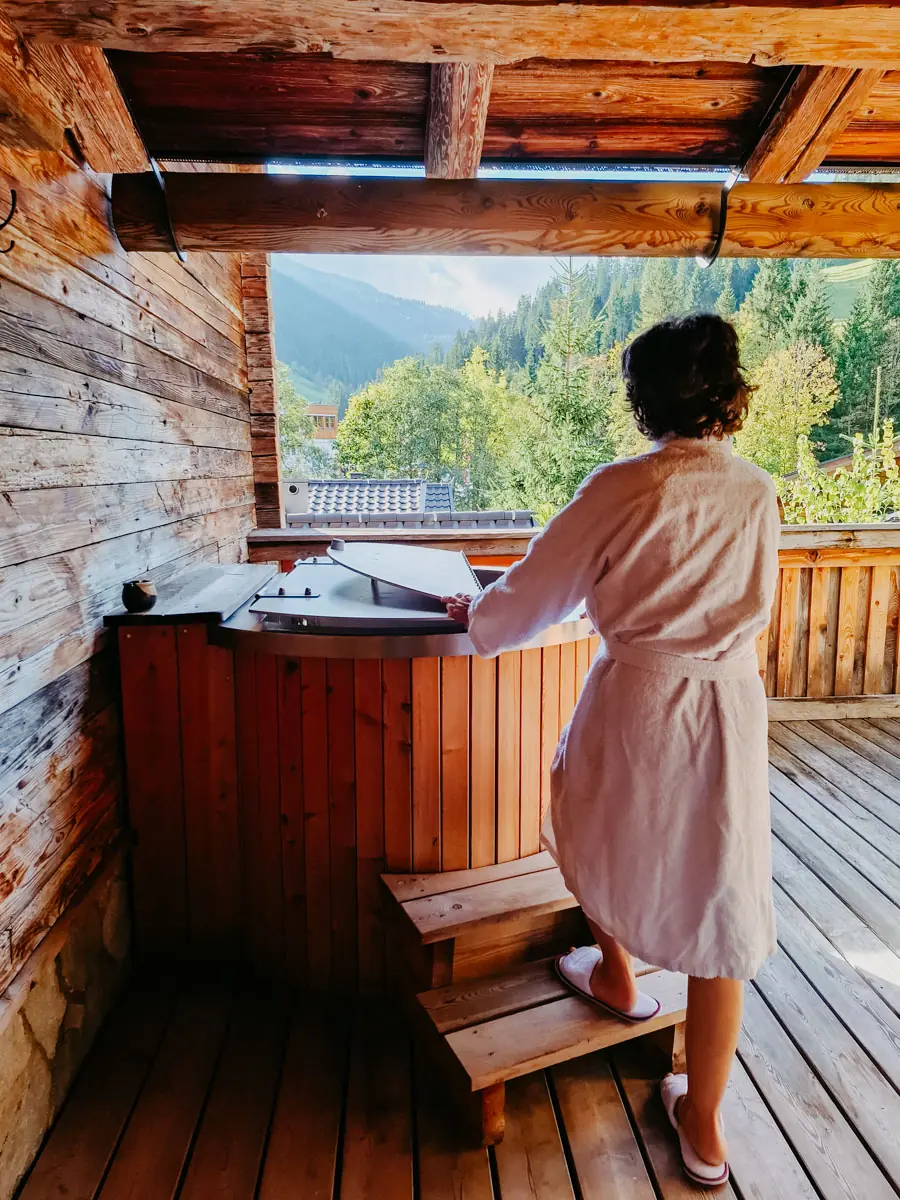 COCOtravel Prechtlgut ElkeamHottub2