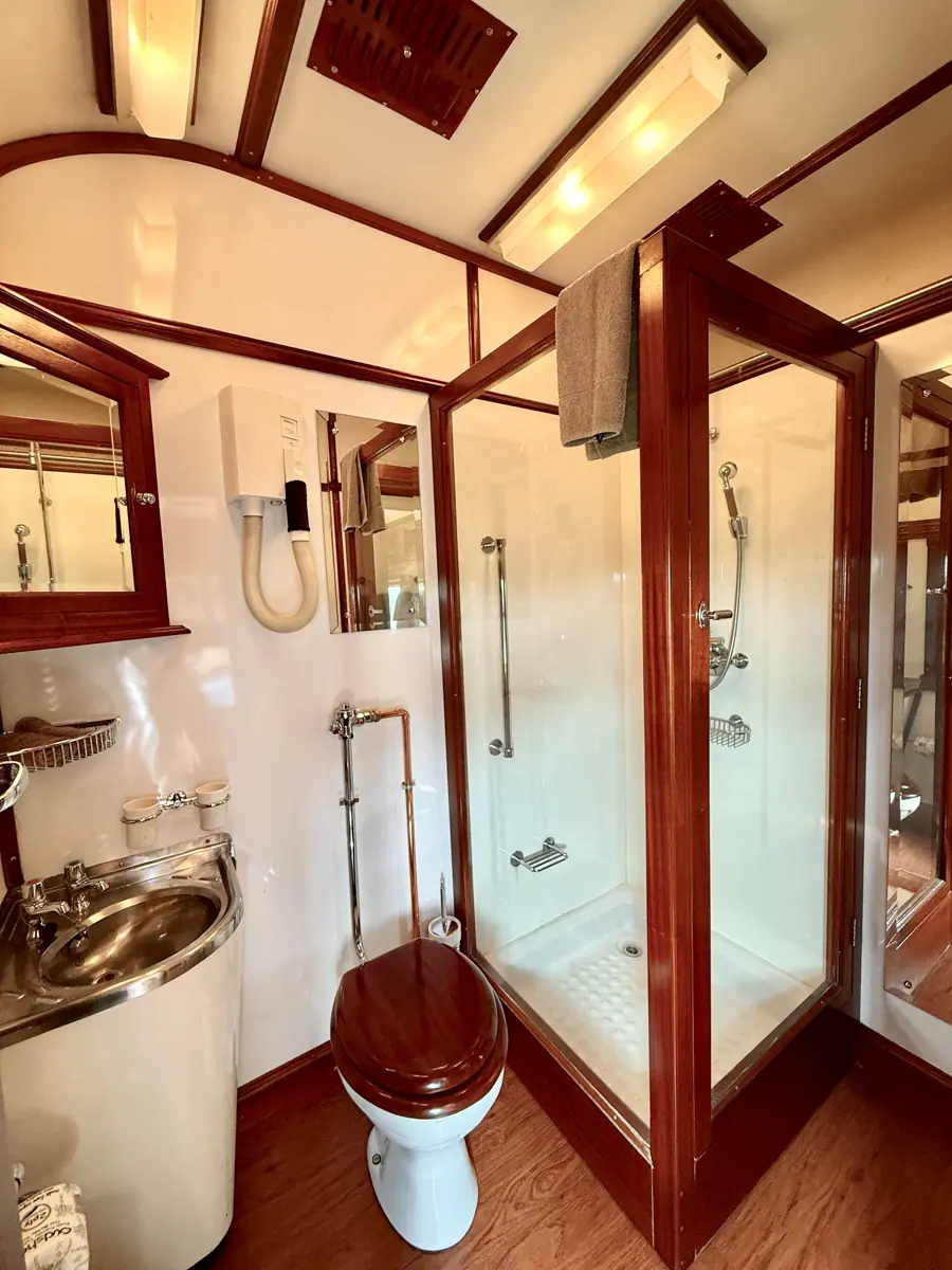 COCOtravel Suedafrika RovosRail DeluxeSuite Badezimmer 2 COCOtravel Suedafrika RovosRail DeluxeSuite Badezimmer 2