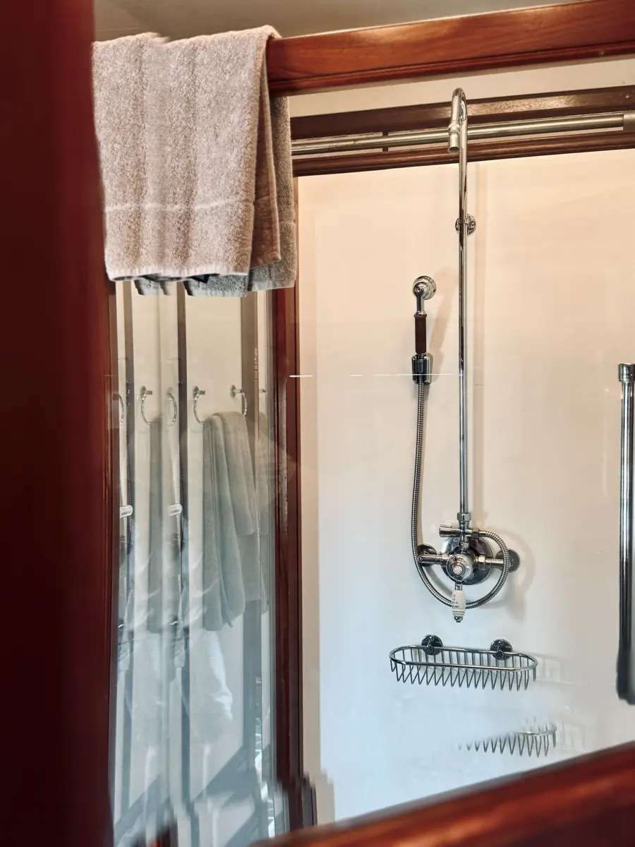 COCOtravel Suedafrika RovosRail DeluxeSuite Badezimmer 3 COCOtravel Suedafrika RovosRail DeluxeSuite Badezimmer 3