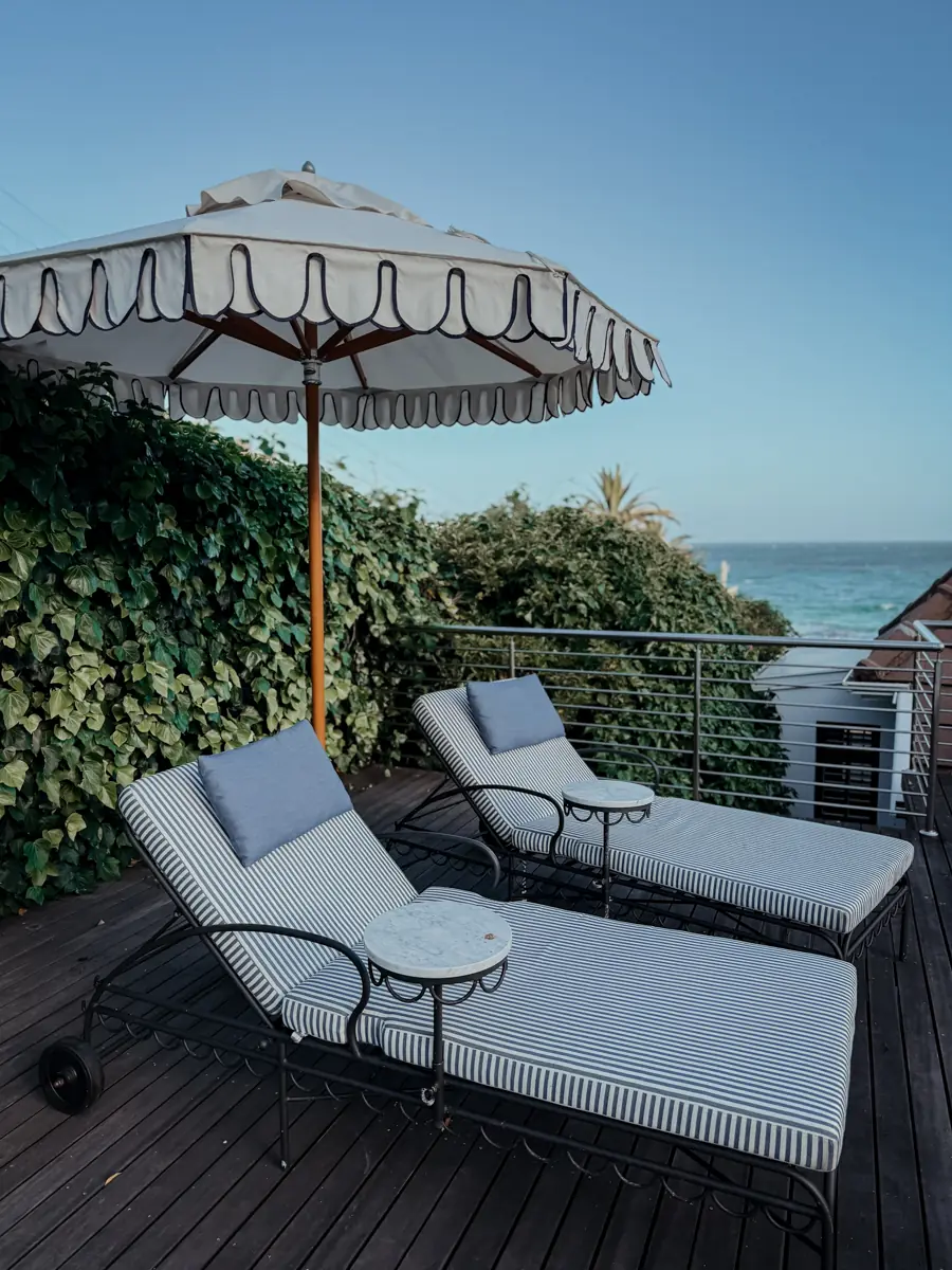 COCOtravel Suedafrika StJamesManorGuesthouse Pool Sonnenliegen