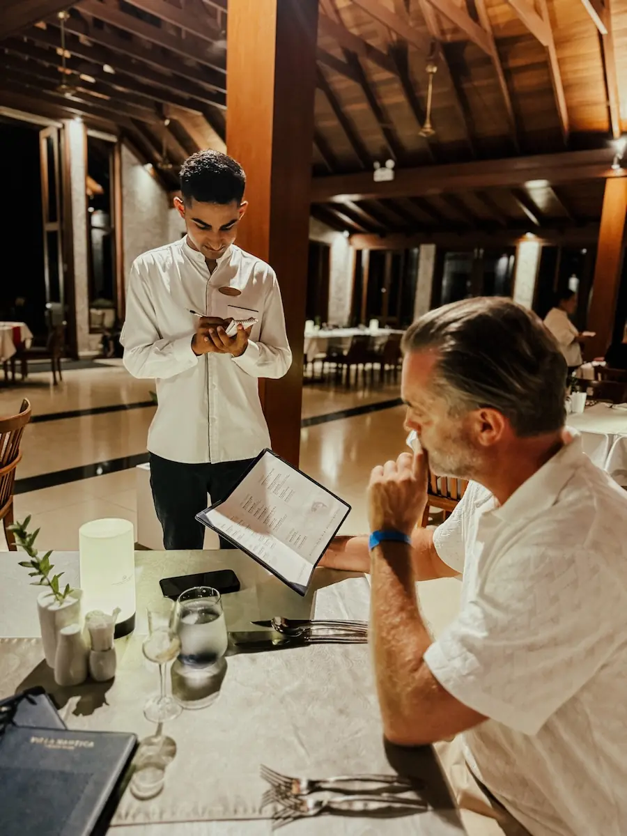 hoch COCOtravel villa nautica maldives food hook kellner andi