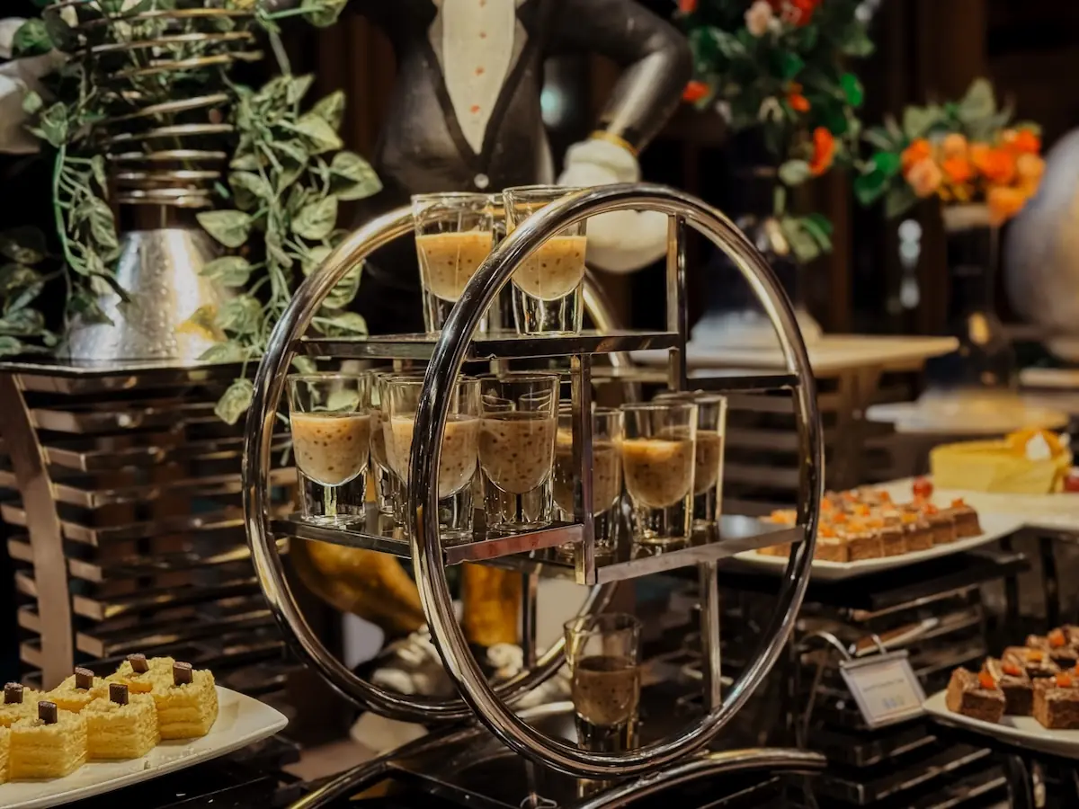 quer COCOtravel villa nautica maldives food buffet derail