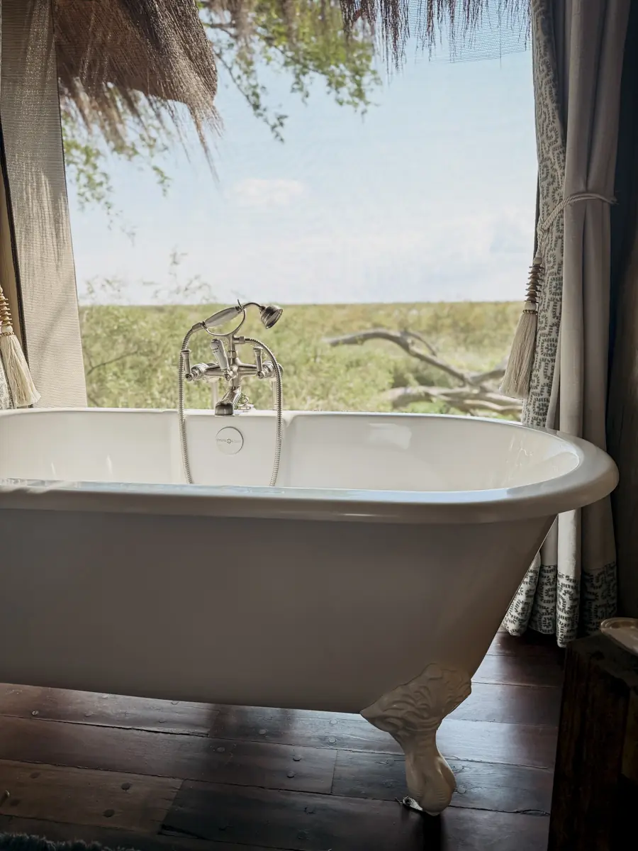 COCOtravel Botswana GreatPlains SitatungaPrivateIsland Suite Badezimmer 1 COCOtravel Botswana GreatPlains SitatungaPrivateIsland Suite Badezimmer 1