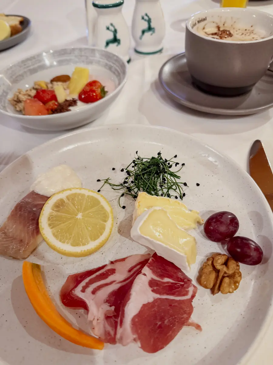 COCOtravel Oesterreich StJohann Alpina Alpendorf Restaurant Fruehstueck 10 COCOtravel Oesterreich StJohann Alpina Alpendorf Restaurant Fruehstueck 10